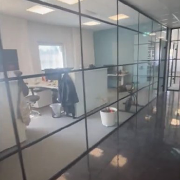 Film-glasväggar i kontor