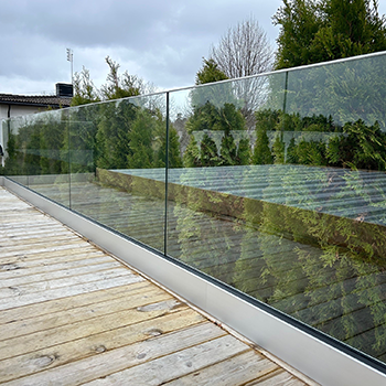 film-stolpfria räcken med skena