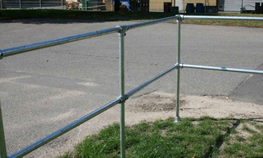 Räcke i industristil - robust - hållbart och i byggsats