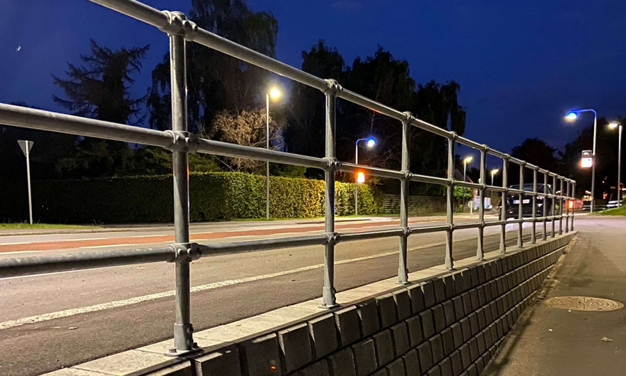 Robusta och slitstarka räcken i galvaniserat stål