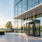 Arkitektoniskt glas för säkra och tydliga miljöer